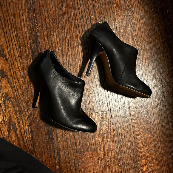 Black high heel booties - Picture 1 of 3